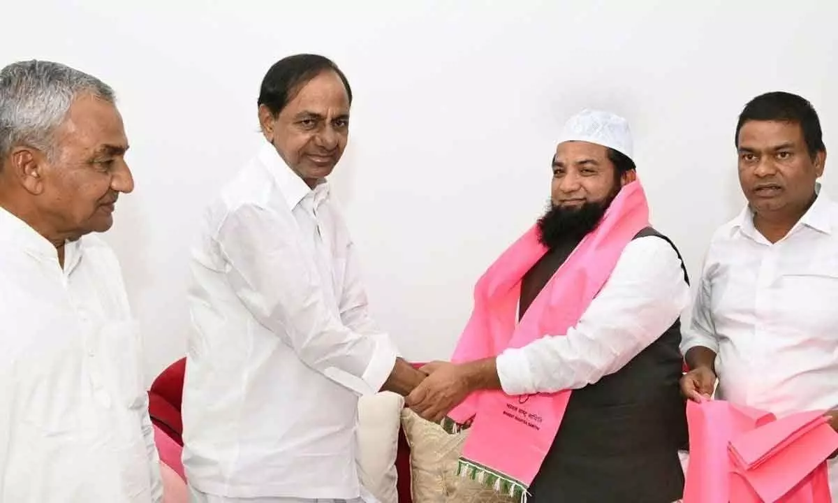 Maha top minority leader joins BRS