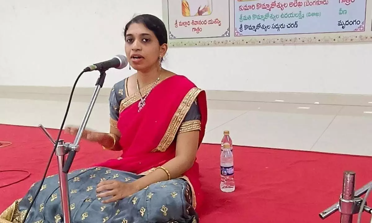 Kommajyosula Alekha performing vocal concert at the annual celebrations of Swarajhuri at Sri Sringeri Sharada Peetham in Vijayawada on Sunday