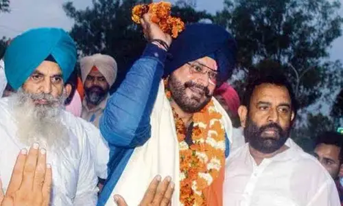 Navjot Sidhu walks free