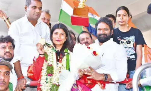 Nikhat Zareen receives rousing welcome