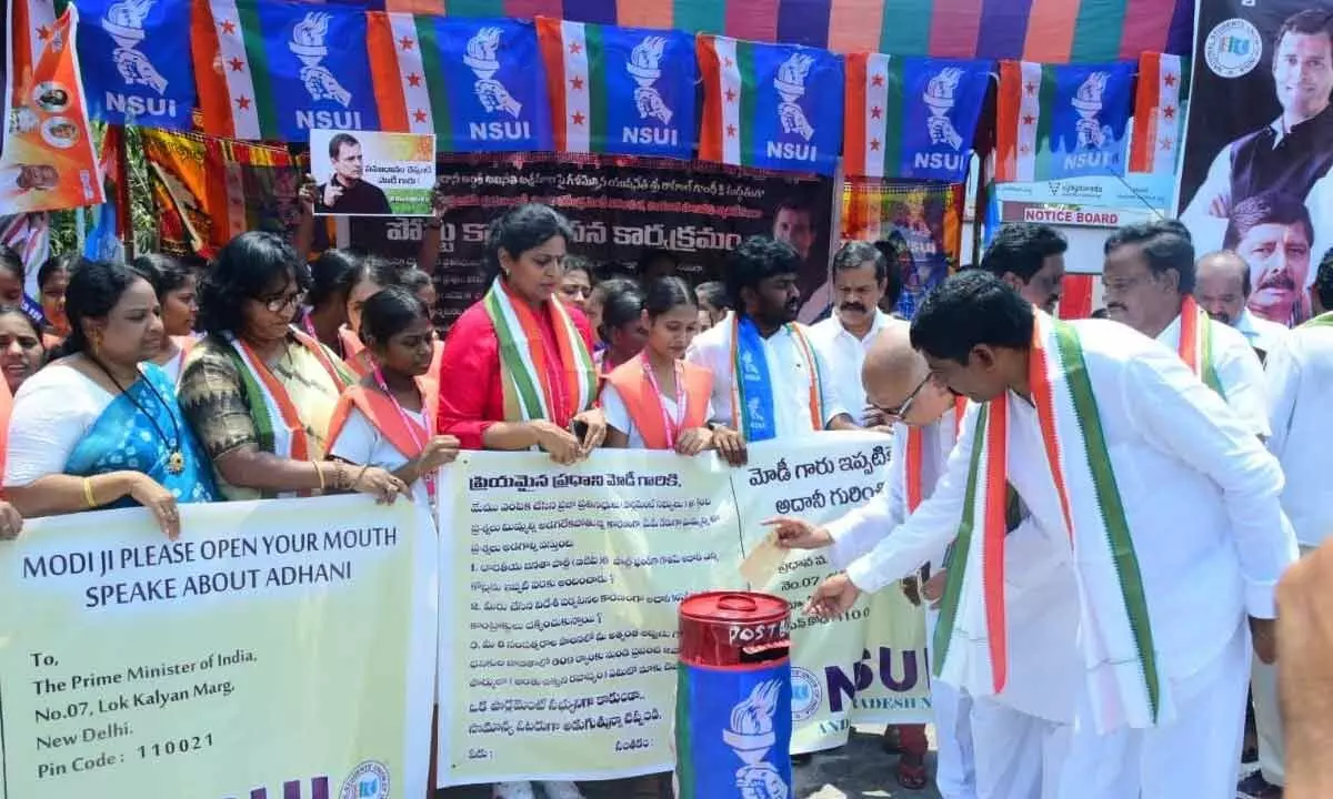 PCC president Gidugu Rudraraju participating in postcard movement, launched by NSUI, in  Vijayawada on Tuesday