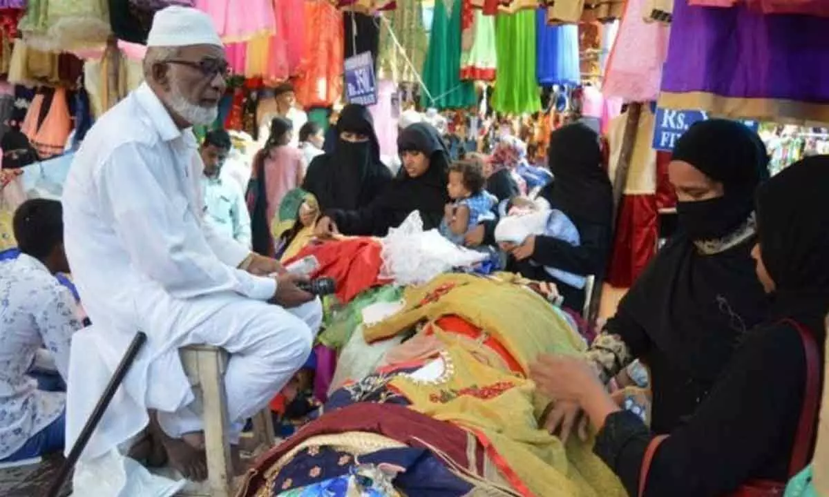Hyderabad: City markets abuzz with Eid shoppers