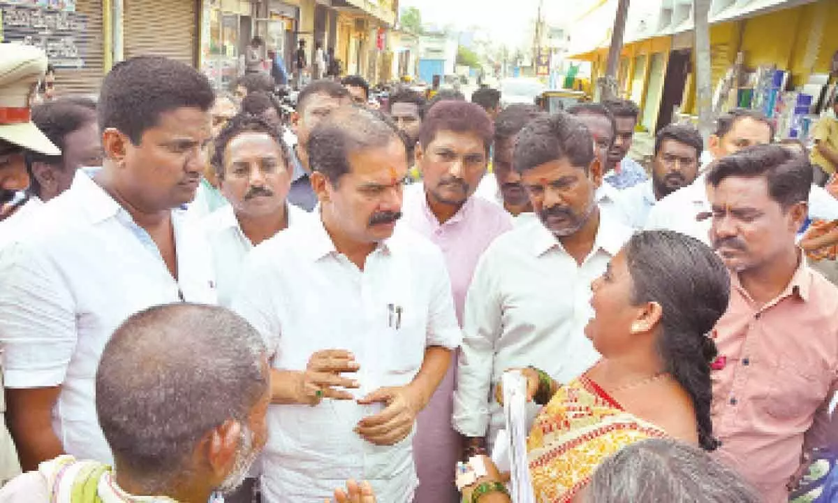 Vinay reviews devpt works in Kazipet