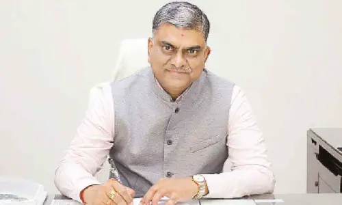 Raveen Kumar assumes charge as PCCM, SCR