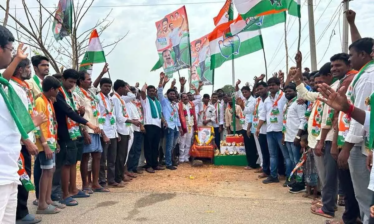 TPCC State General Secretary claims BRS will disappear, as 300 join Congress