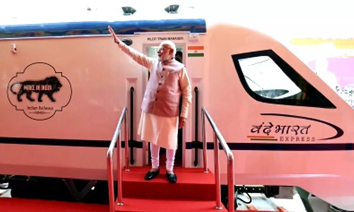 PM Modi flags of Chennai-Coimbatore Vande Bharat train