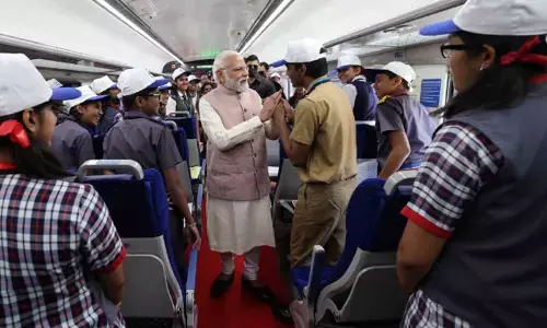 Train Pe Charcha leaves students in awe