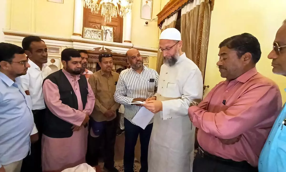 Owaisi unveils TUWJF Diary 2023, Pledges support for Urdu journalists