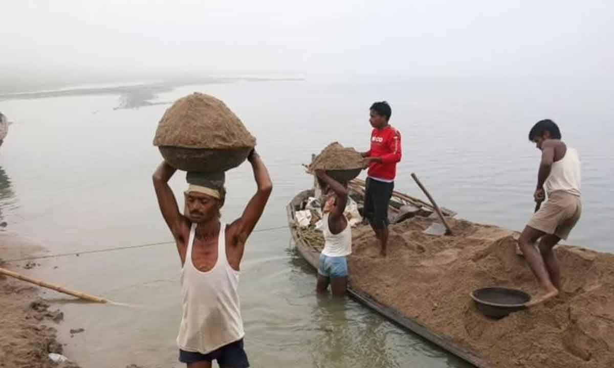 Task force to stop illegal sand mining near Yamuna bank