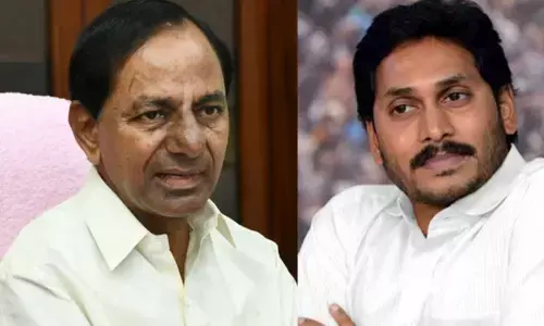 Telangana, Andhra Pradesh CMs pay tributes to Jyotirao Phule