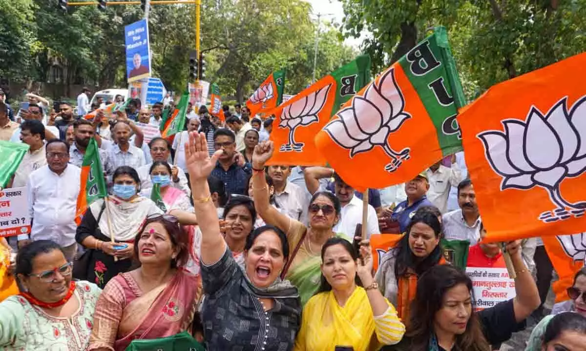 BJP protests against AAP, demands Kejriwals resignation