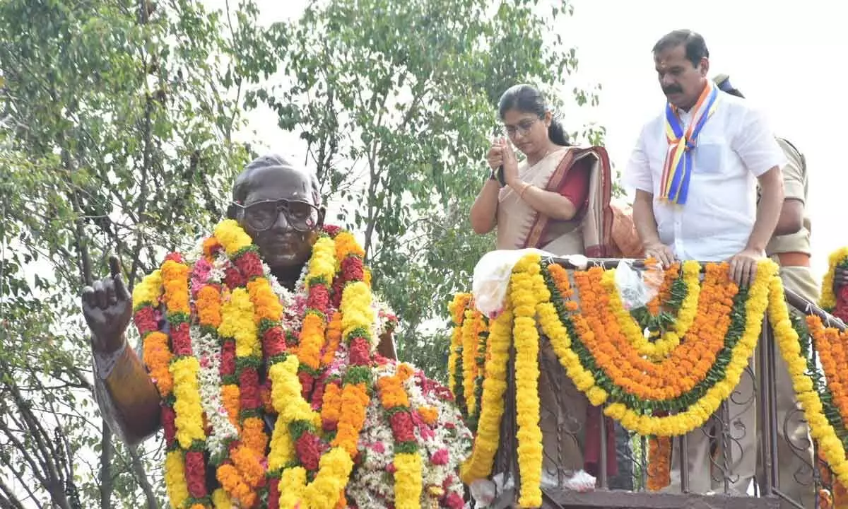 Chief Whip D Vinay Bhaskar and district collector Sikta Patnaik paying floral tributes to BR Ambedkar in Hanumakonda  on Friday.
