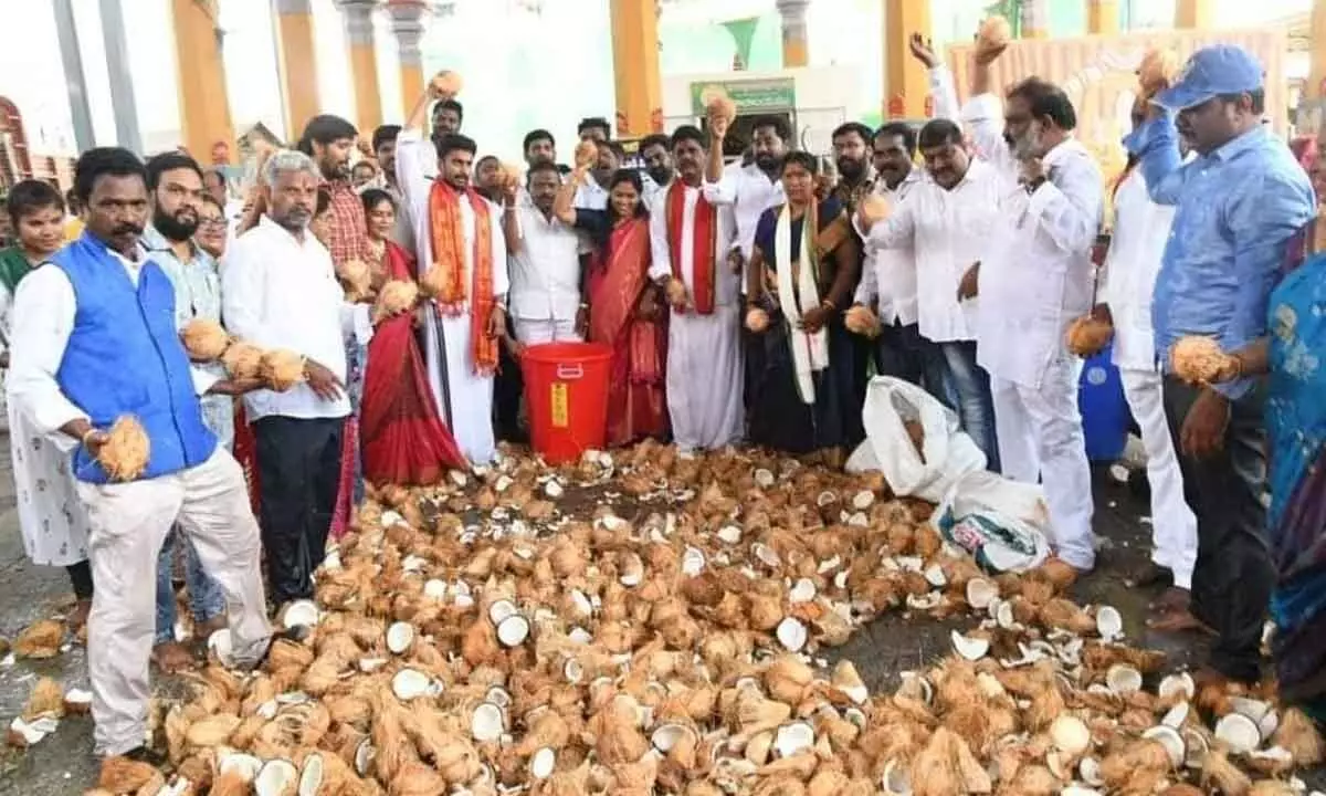 Deputy Mayor Bhumana Abhinay along with Corporators and YSRCP leaders breaking coconuts at Tataiahgunta Gangamma temple in Tirupati on Friday