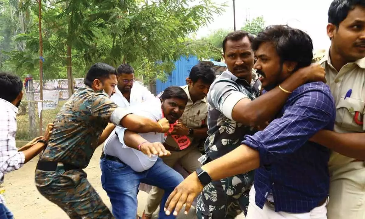Warangal: Police averts tiff at Kakatiya university, detains BRSV activists