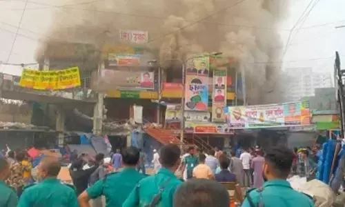Fire breaks out at Dhakas New Supermarket