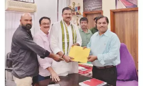 Visakhapatnam: Former JD VV Laxmi Narayana of CBI goes for crowd funding to save Vizag steel plant