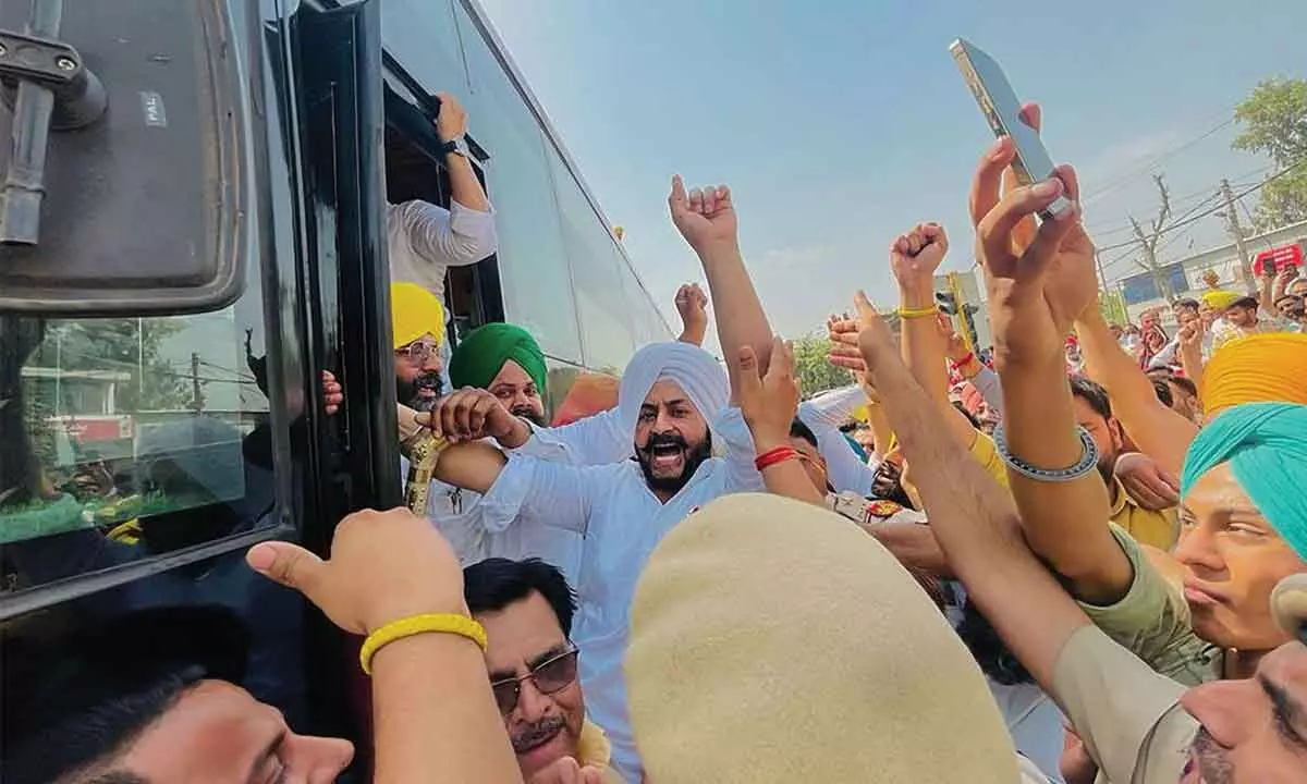 Chandigarh: Punjab Ministers, MLAs stopped from entering Delhi