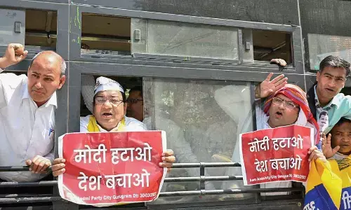 Heavy traffic snarls in parts of Delhi as AAP protests