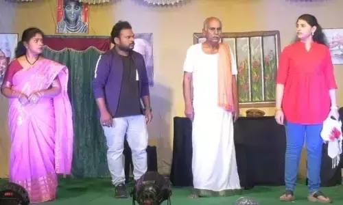 A scene from the play ‘Kapala’ at Sri Velidandla Hanumantharaya Grandhalayam in Vijayawada on Sunday