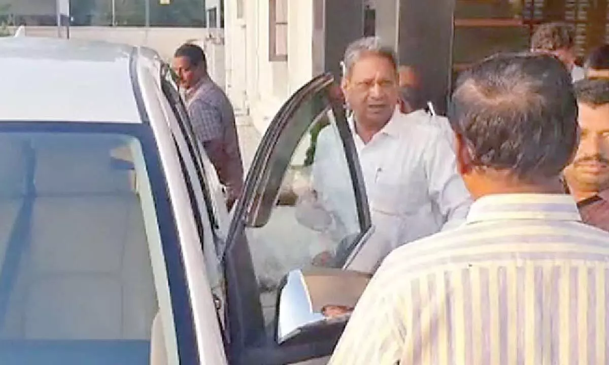 CBI sleuths arresting Y S Bhaskar Reddy, father of Kadapa MP Y S Avinash Reddy, in Pulivendula on Sunday