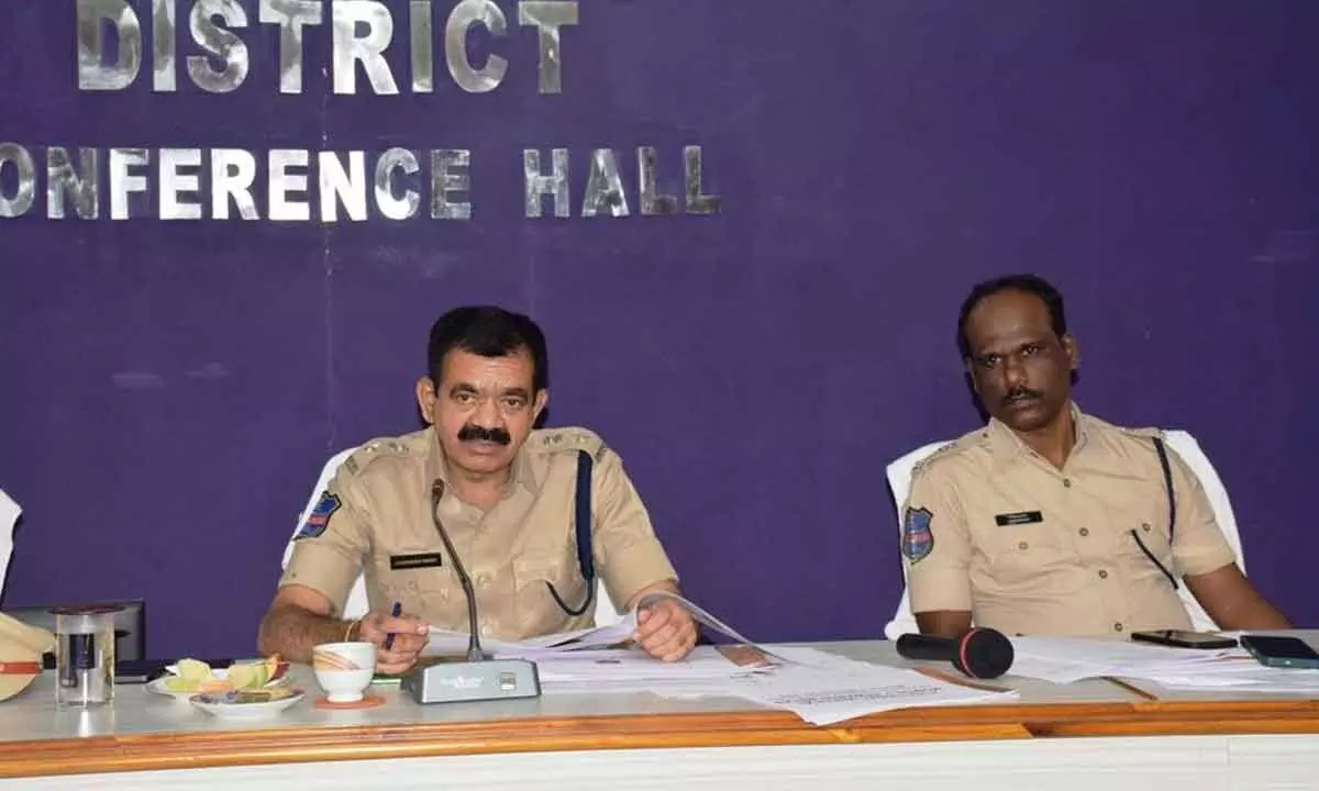Jayashankar Bhupalpally district Superintendent of Police J Surender Reddy speaking at a training programme in Bhupalpally on Monday