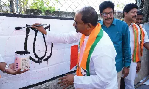 Guntur: Government failed to check illegal sand mining in Krishna says BJP leader Somu Veerraju