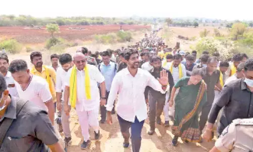 Kurnool: Nara Lokesh promises to end water woes of farmers