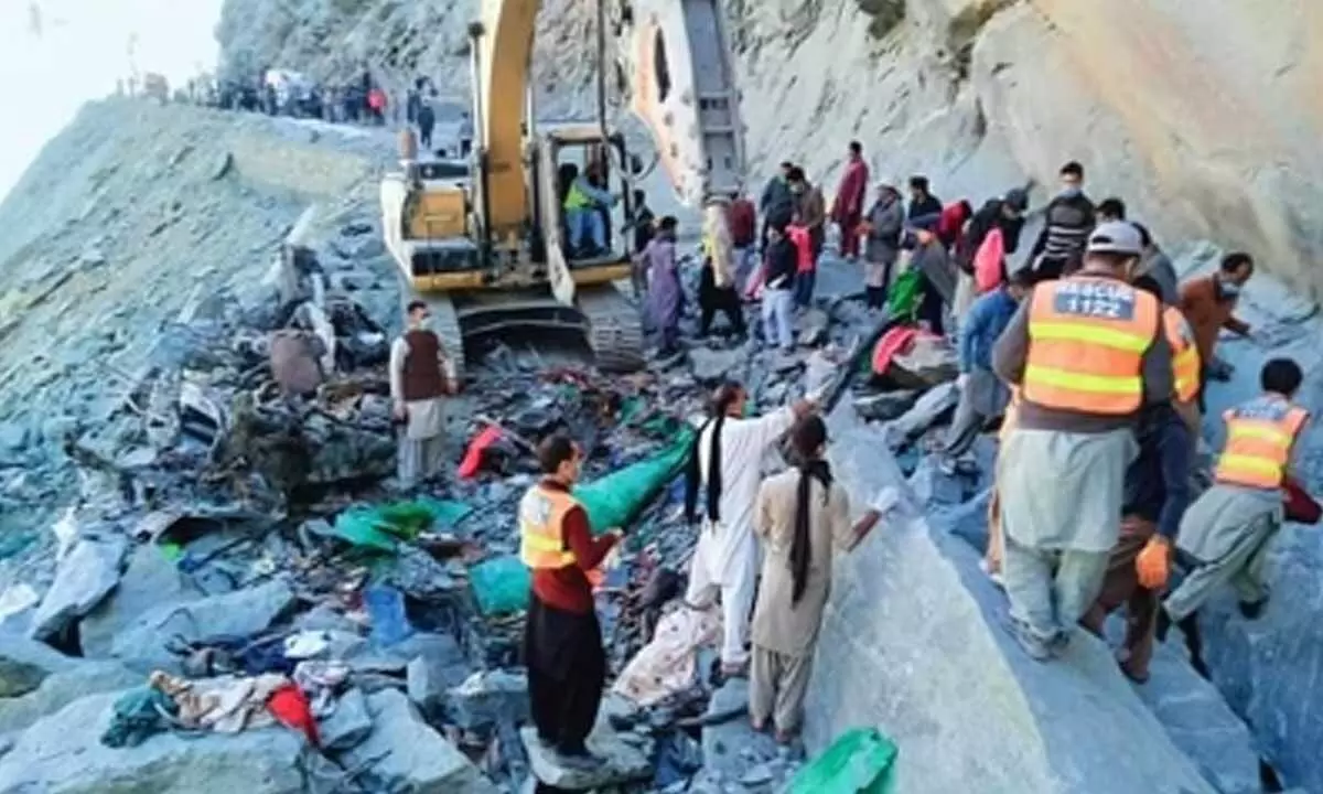 8 injured, scores missing after massive landslide hits Pakistan