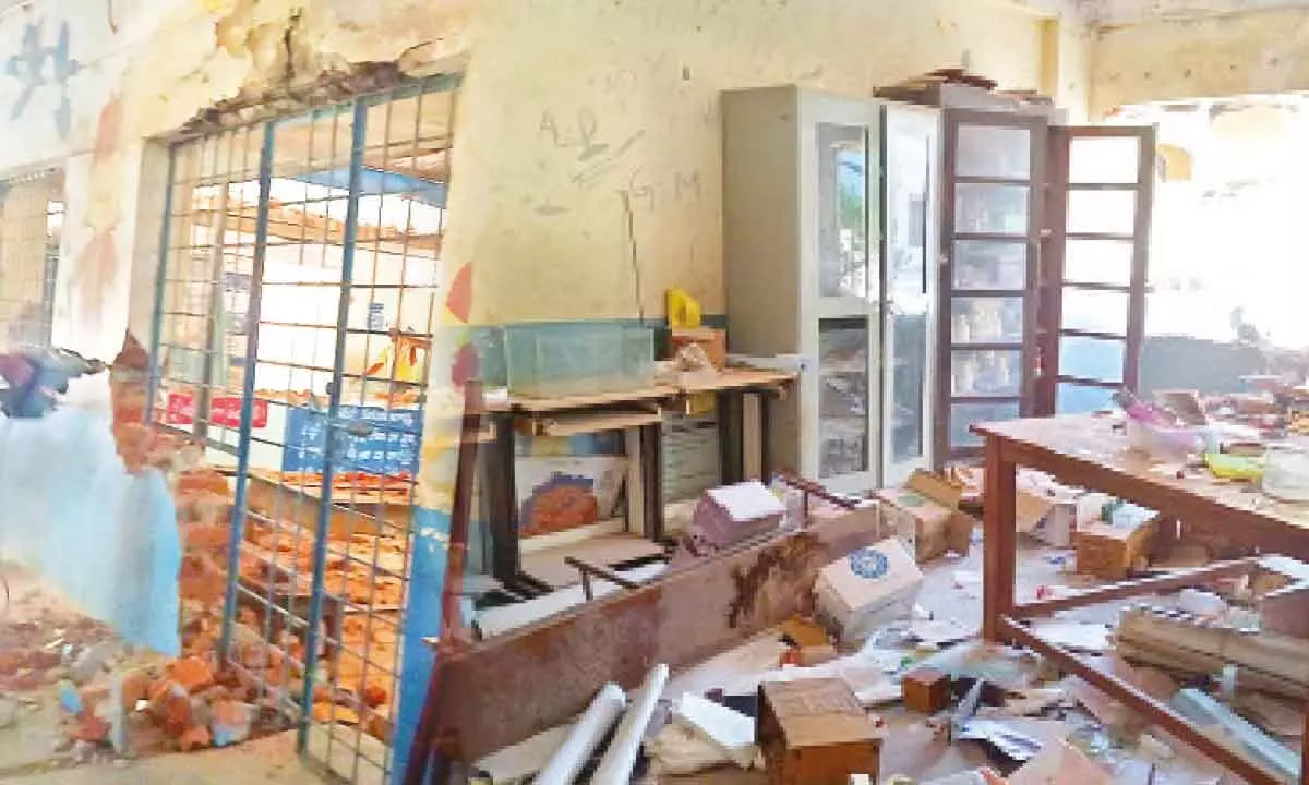 Hyderabad: Sudden razing of sarkari school bldg.rankles students, teachers