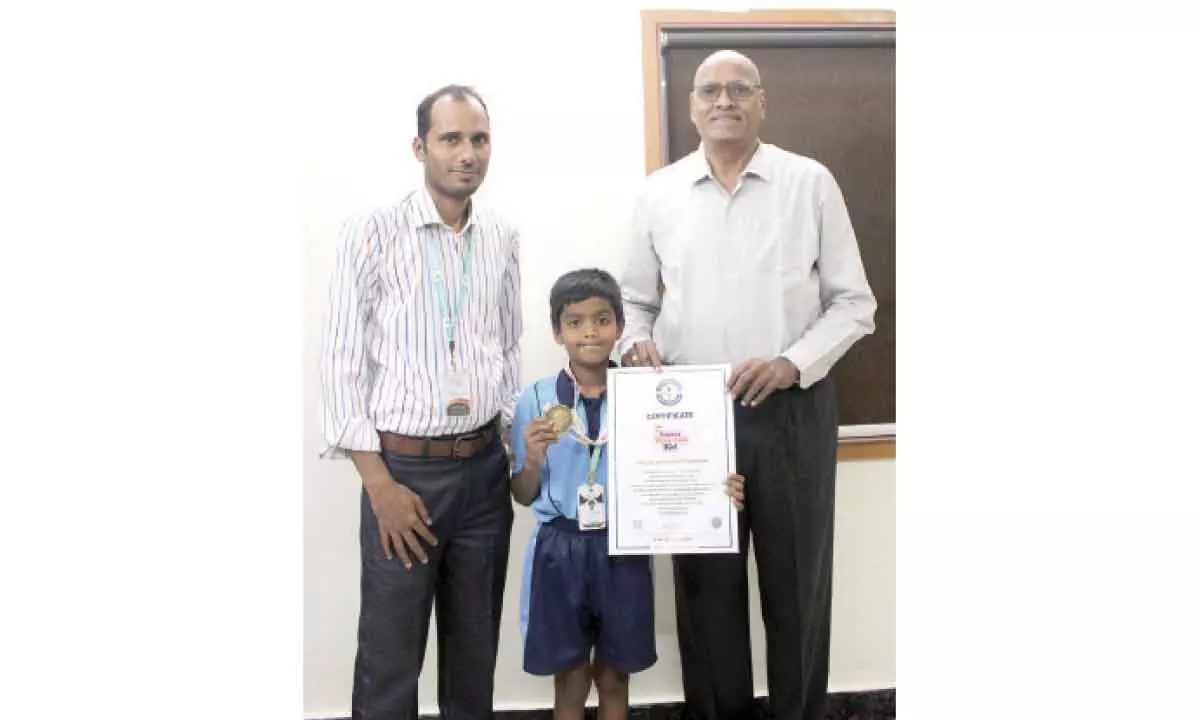 Karimnagar: Paramitha student receives Super Talent Kid Award