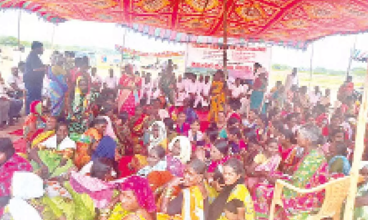 Villagers give vent to ire against chemical factory in Sangareddy