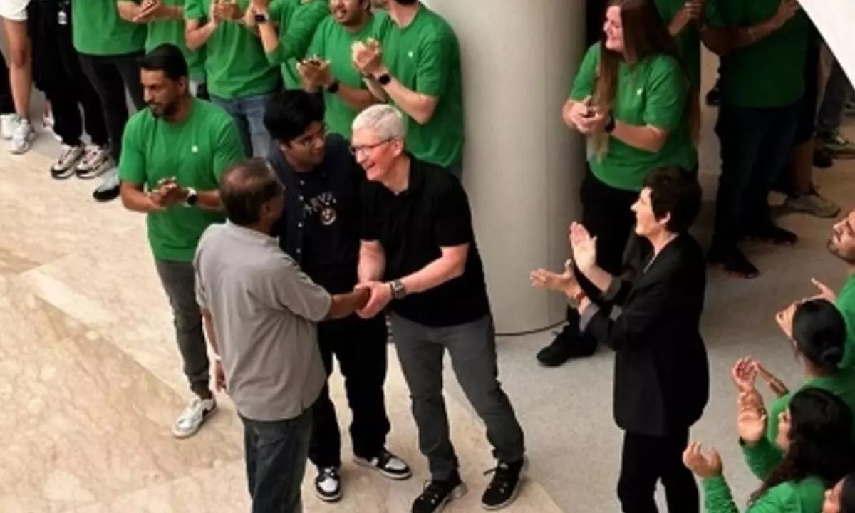 Tim Cook inaugurates Apple Saket Delhi store amid huge crowd