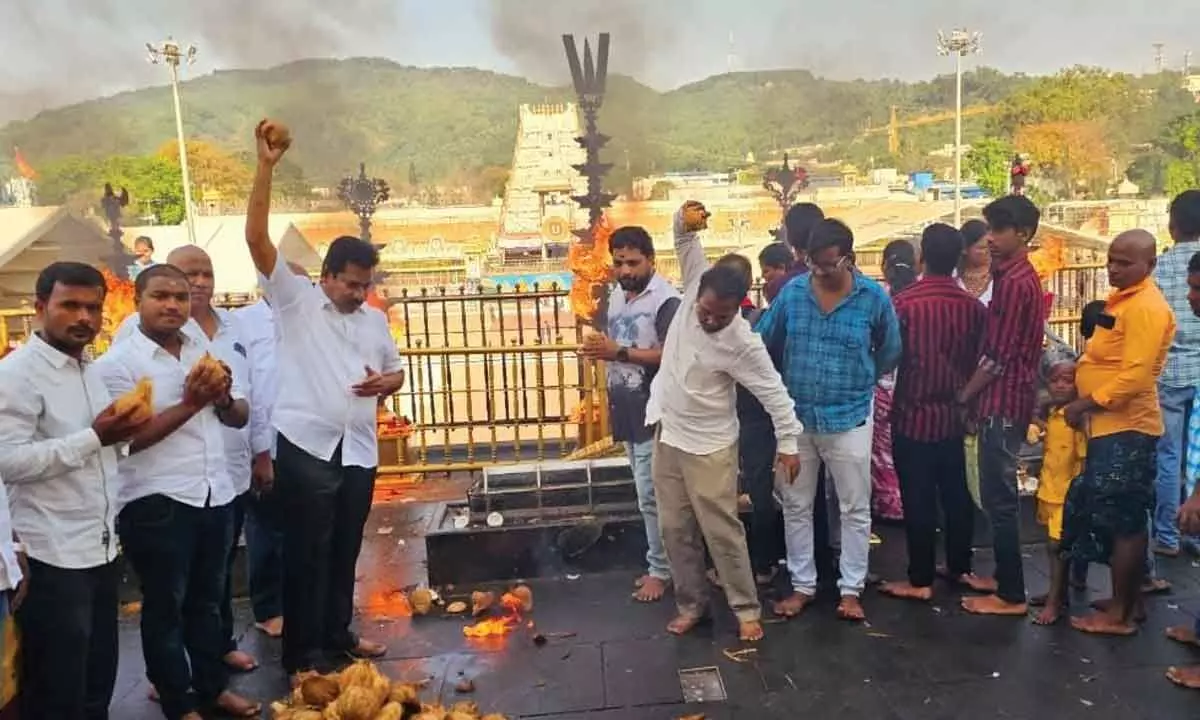 Tirupati: TDP activists celebrate N Chandrababu Naidus birthday