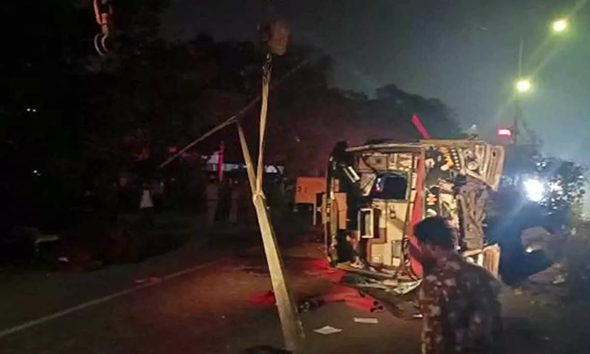 Andhra Pradesh: 20 passengers injured after a travel bus hits Gollapudi