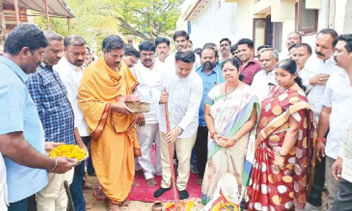 MLA Ganesh Bigala performing Bhoomi puja for the construction of Gone Reddy community building in Nizamabad on Friday.