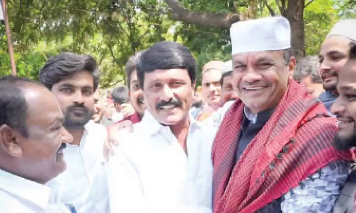 Nalgonda: Eid Mubarak during Political opponents meet with hugs and smiles