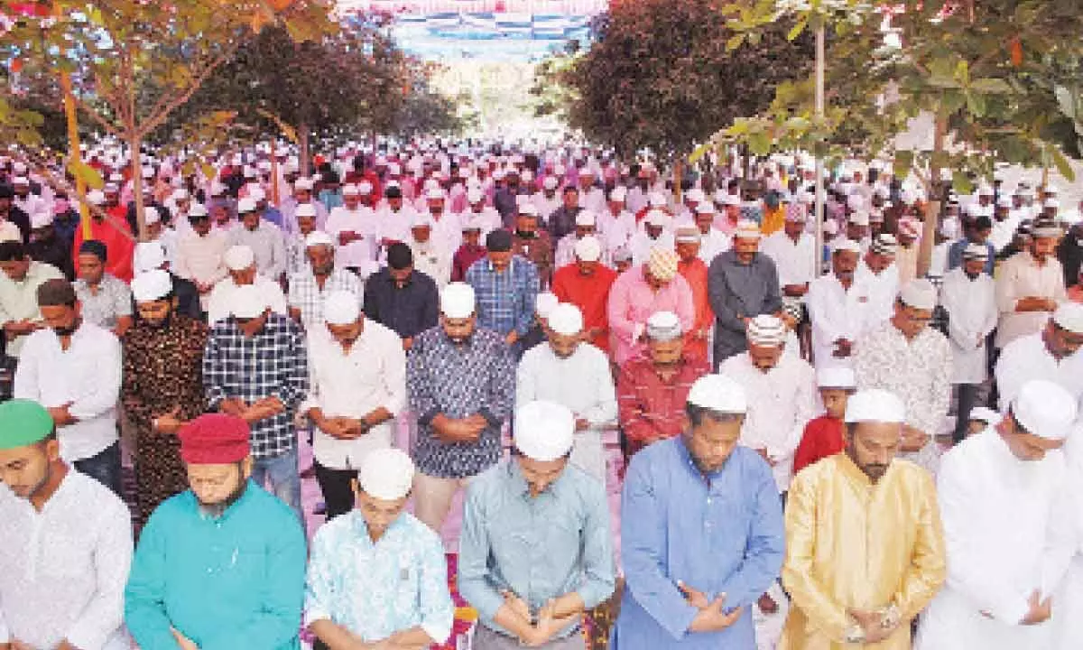 Ongole: Ramzan celebrated with religious fervour, gaiety
