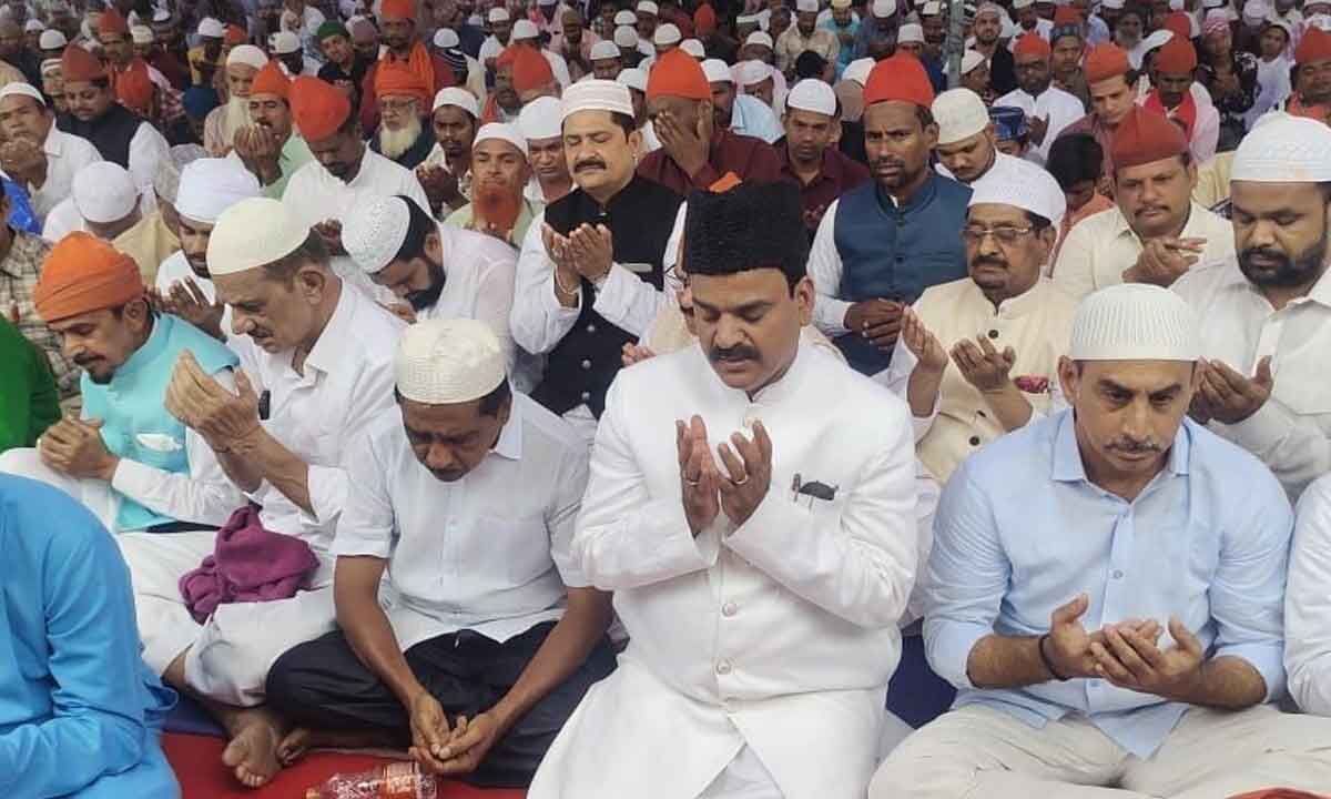 Kadapa: Prayed to Allah to bless state with prosperity says Amzath Basha