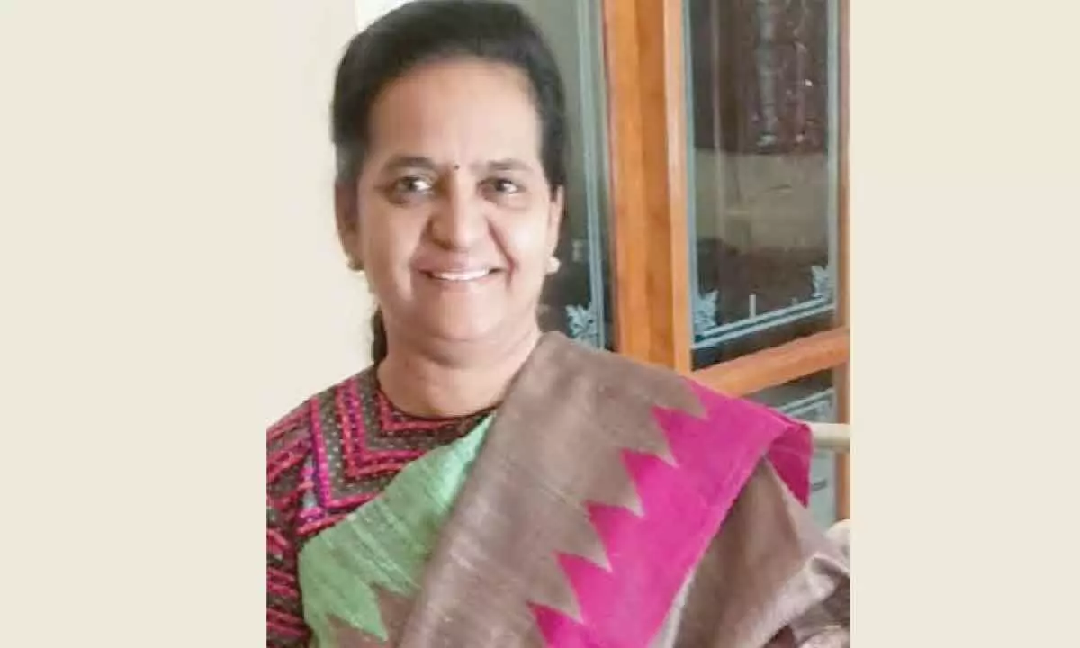 Tirupati: SPMVV Registrar gets Woman academic achiever award