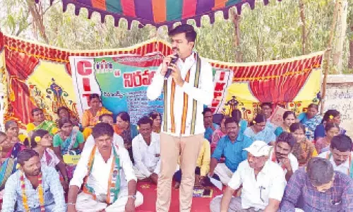 TPCC general secretary Rangineni Abhilash addressing the IKP VOA protest in Kollapur on Friday.