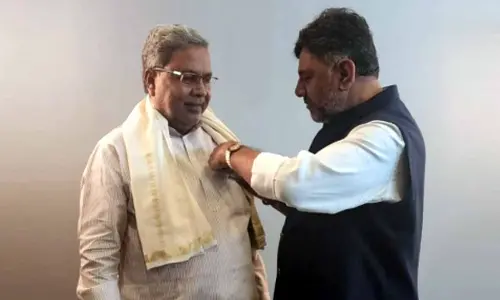 Shivakumar-Siddaramaiah bonhomie on display at private function