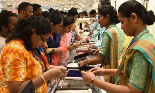 With gold prices easing, jewellery showrooms witnessed brisk business on Akshaya Tritiya, in Hyderabad on Saturday. Photo: G Ramesh