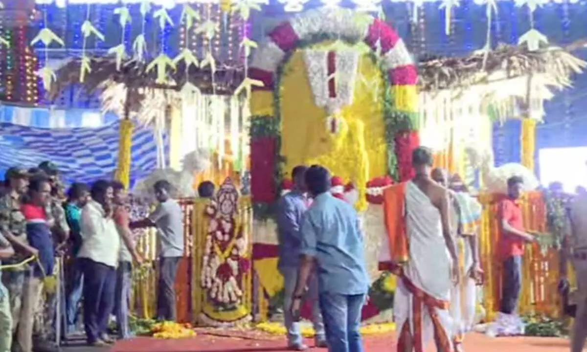 Scores of devotees arrive for nijaroopa darshan Sri Varaha Lakshmi Narasimha Swamy in Vizag