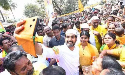 Anantapur: TDP leaders take selfies to highlight YSRCP failures