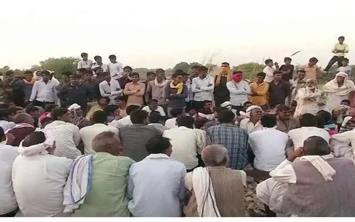 Jaipur : Mali community stir for quota Man found hanging from tree