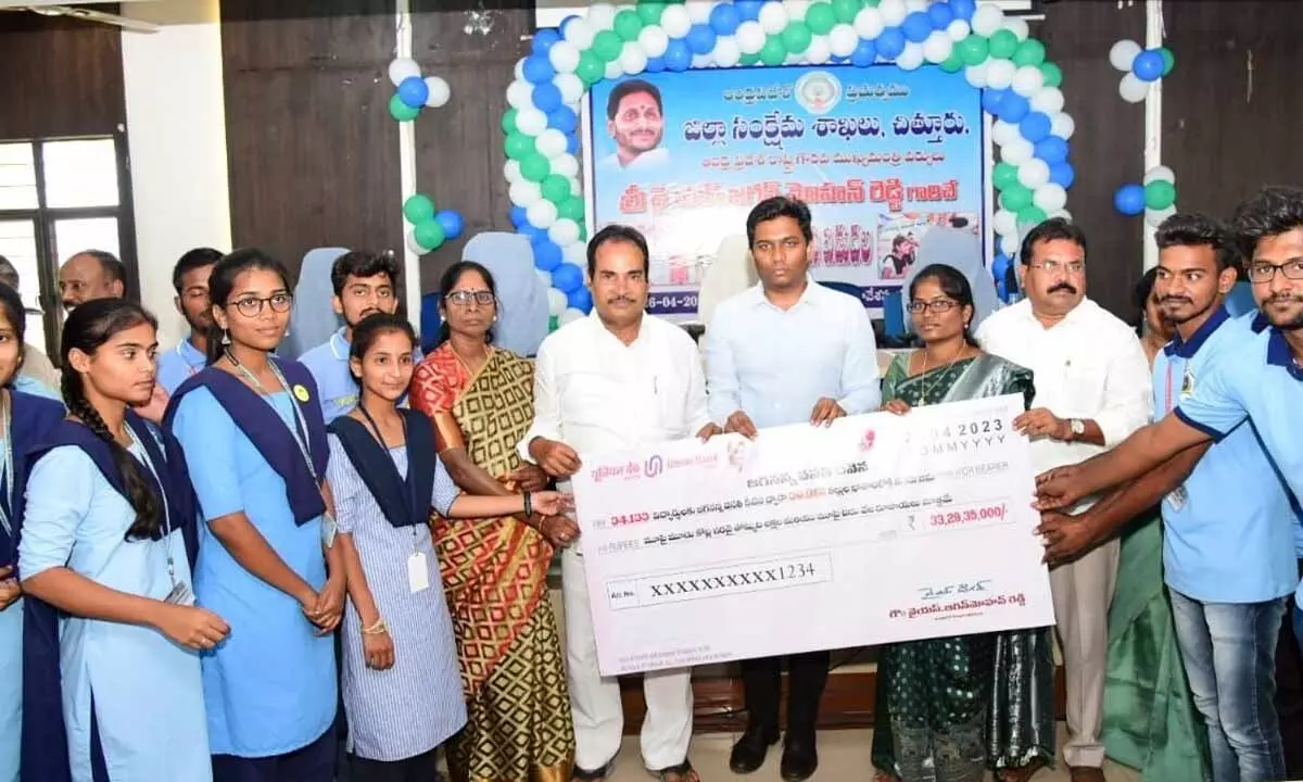 MLA A  Srinivasulu,  District  Collector  S Shan Mohan and others releasing the cheque under Jagananna  Vasathi  Deevena in Chittoor on Wednesday