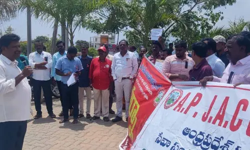 CITU State  vice-president  K Murali  addressing the employees who staged a dharna under the banner of JAC Amaravati  at the District  Collectorate in Tirupati on Tuesday