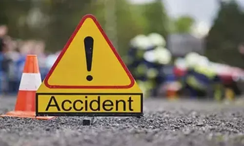 New Delhi: Rickshaw-puller dragged under car for 200 metres