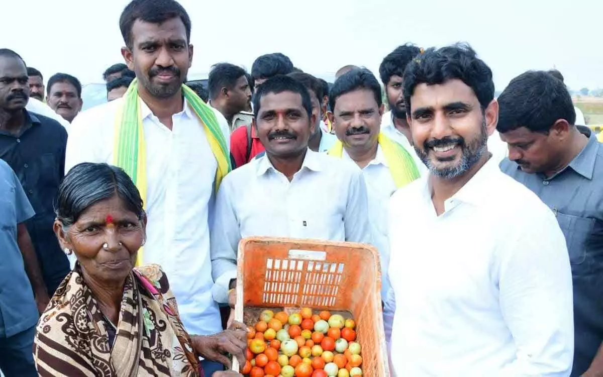 Mantralayam: Nara Lokesh promises justice for migrant labourers