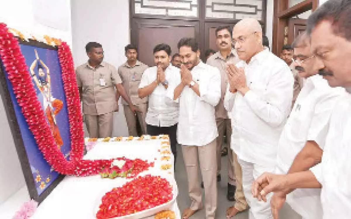 Tadepalli: CM Y S Jagan Mohan Reddy pays tributes to Sage  Bhagiratha Maharshi